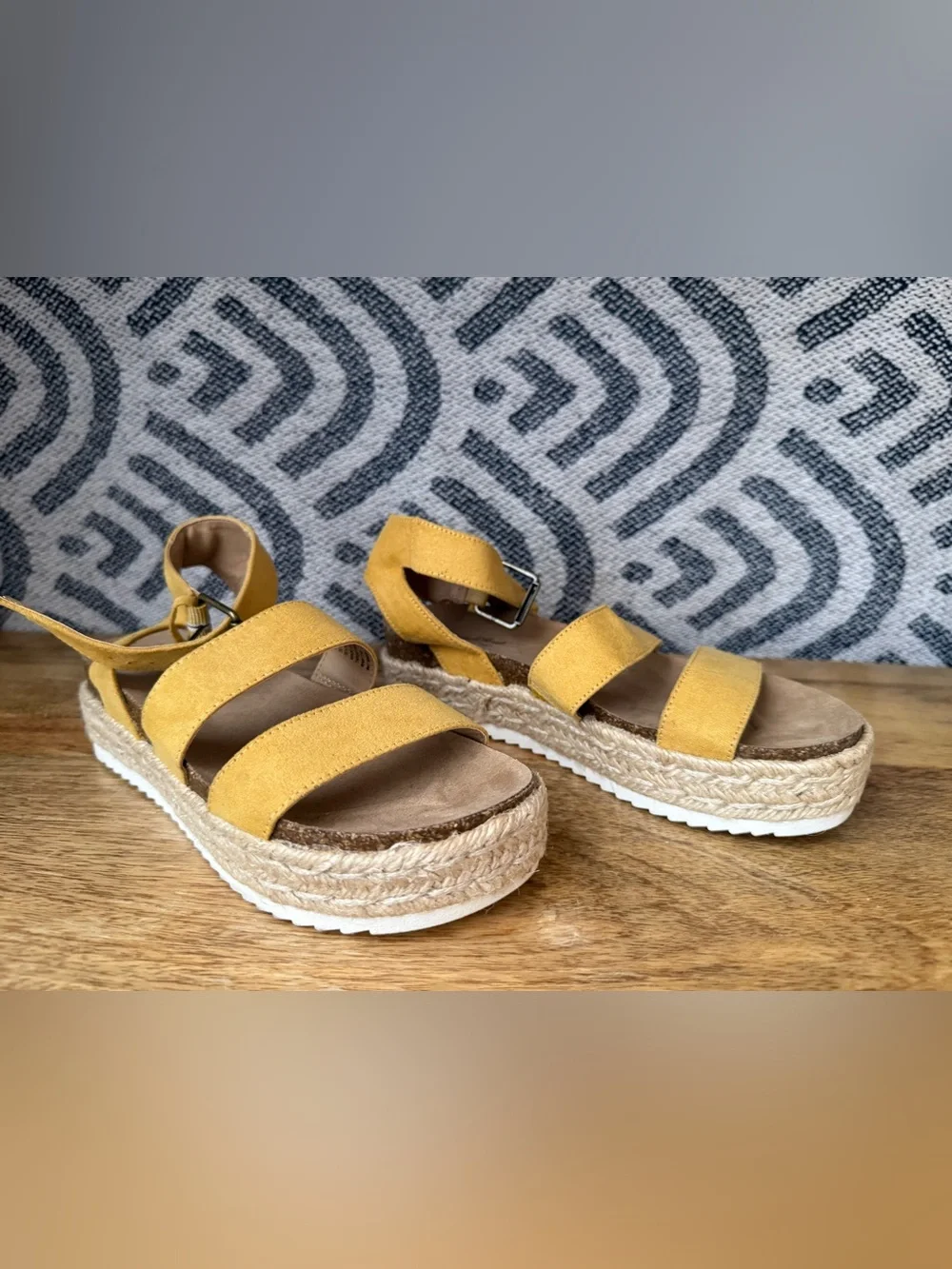 Platform Sandals / 7